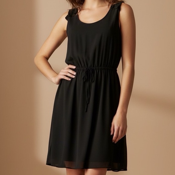 Reitmans Dresses & Skirts - Reitmans Scoop Neck Dress
